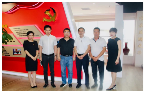 河?xùn)|區(qū)政法委、春華街領(lǐng)導(dǎo)來(lái)到永誠(chéng)世佳開(kāi)展對(duì)企服務(wù)活動(dòng)