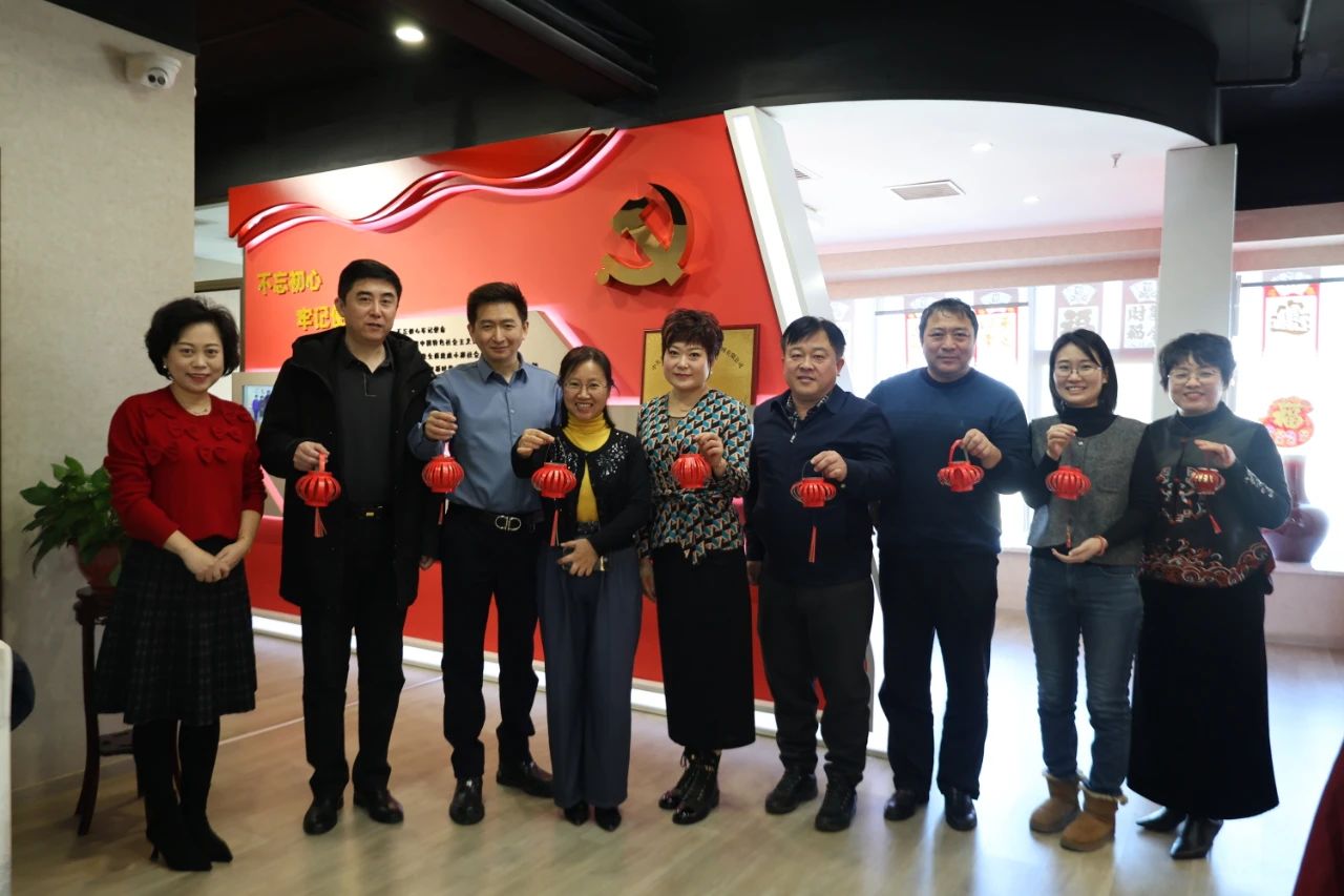 河?xùn)|區(qū)委統(tǒng)戰(zhàn)部、區(qū)工商聯(lián)領(lǐng)導(dǎo)走訪春華街道商會(huì)會(huì)長(zhǎng)單位永誠(chéng)世佳